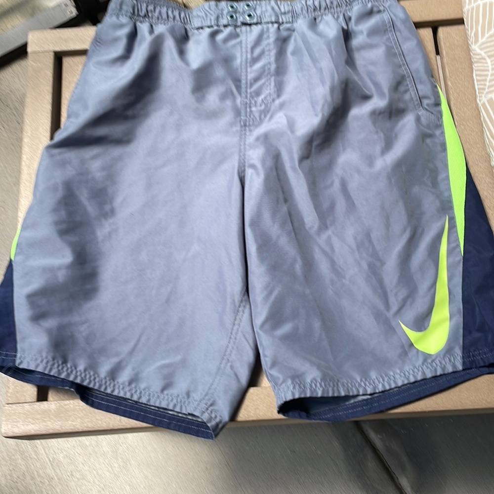 NIKE bundle of 3: 2 pairs of Men’s shorts and 1 bathing suit - SZ L - Picture 2 of 9